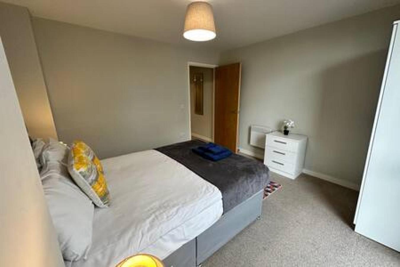 Modern 1 Bed Sleeps 2 *