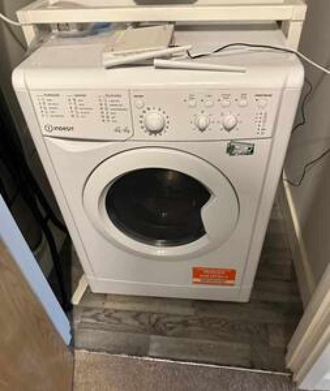 Modern 1 Bed Sleeps 2 Apartment *