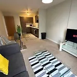 Modern 1 Bed Apartment Central Manchester Sleeps 2
