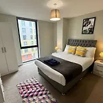 Modern 1 Bed Apartment Central Manchester Sleeps 2