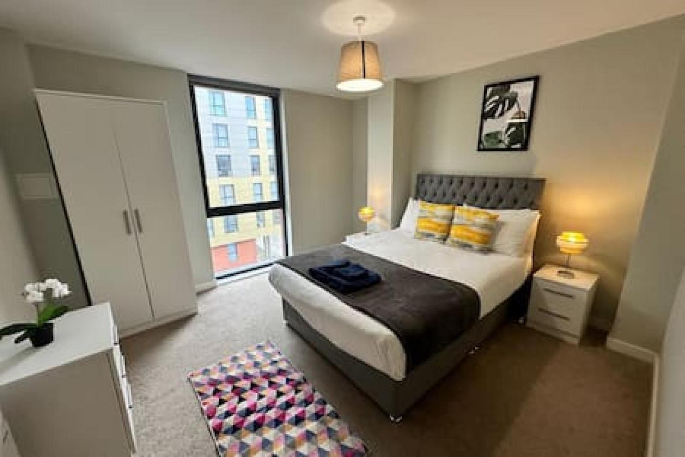 Modern 1 Bed Sleeps 2 Apartment Manchester